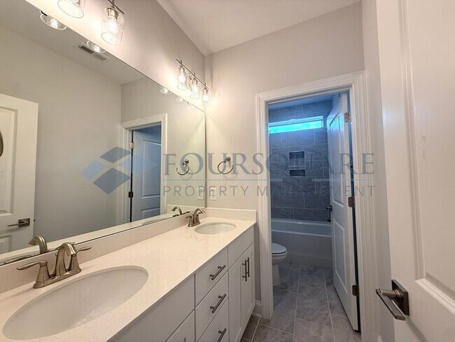 Building Photo - Elegant 4-Bed / 3.5-Bath Home with Main-Level Primary Suite, Quartz Kitchen & 3-Car Garage – In H...