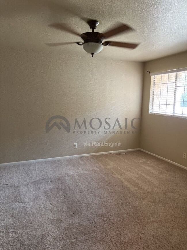 Building Photo - 921 S Val Vista Dr