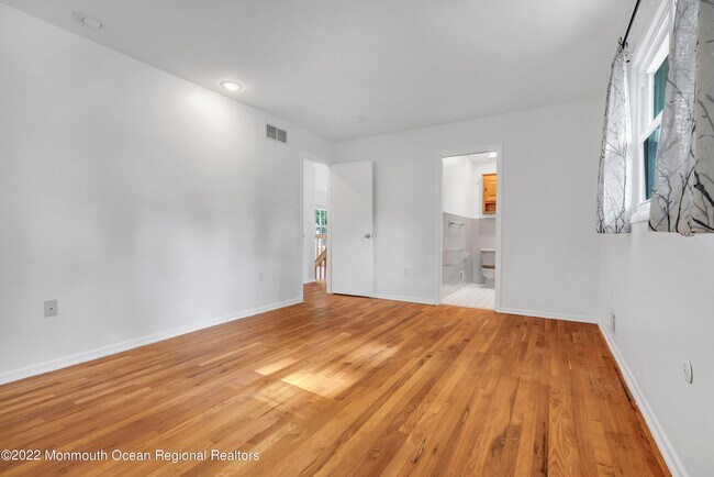 Building Photo - 1802 Holbrook St