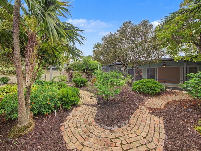 Building Photo - 303 Leeward Dr