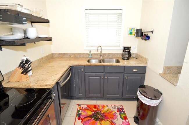 Building Photo - 3873 Pompano Dr SE