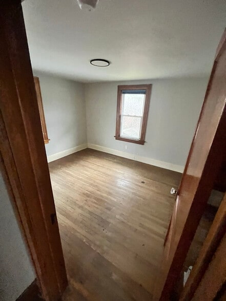 Building Photo - 896 Dan St