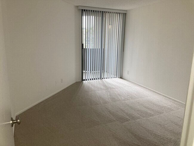 Building Photo - Roberts Rochester