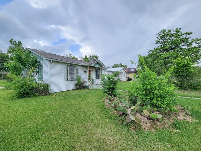 Building Photo - 409 N Parrish St