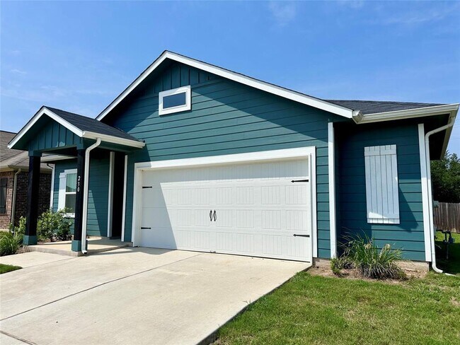 Building Photo - 230 Olympic Dr