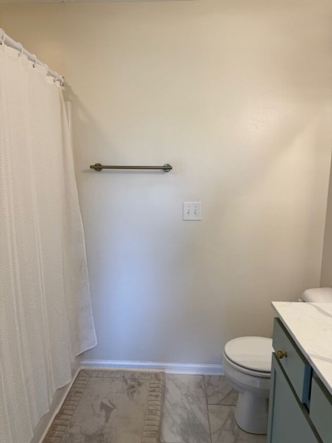 Building Photo - Renovated Townhouse in The Pinnacle Subdivision