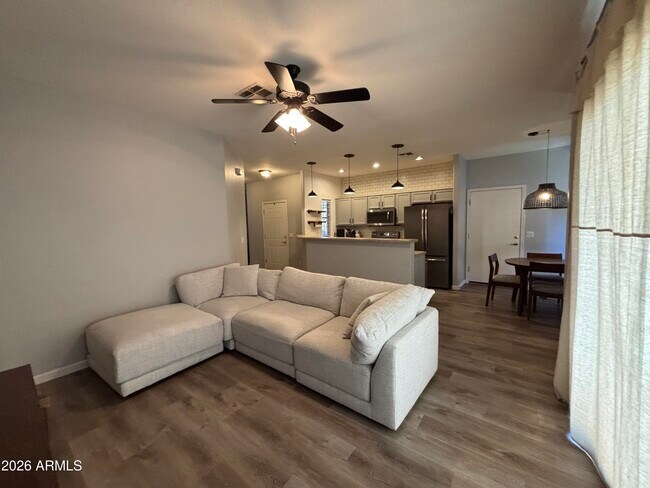 Building Photo - 948 E Savannah Dr