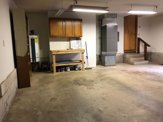 Building Photo - 2250 Dorchester Dr S