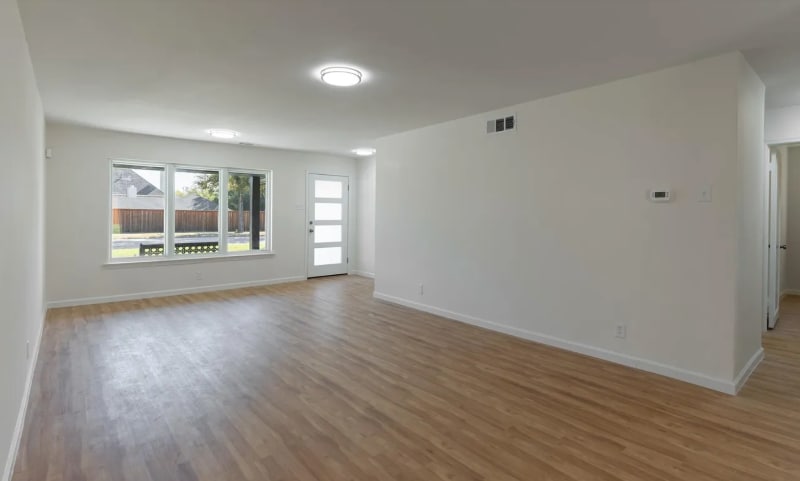 Building Photo - 9225 Plano Rd