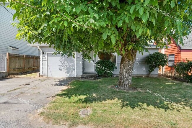 Building Photo - Charming 2-Bedroom Ranch with Garage & Fen...
