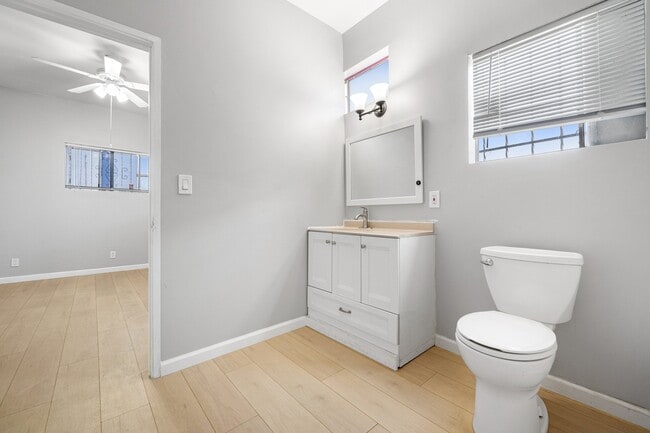 Building Photo - 2034 Eastlake Ave