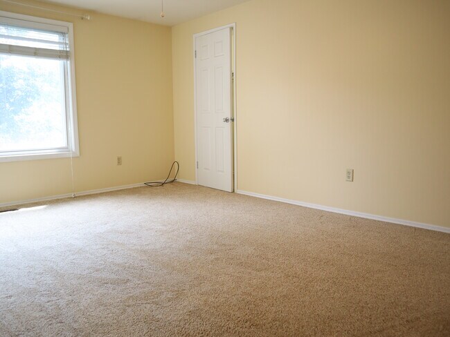 Building Photo - 951 Barclay Ln