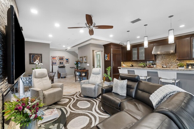 Building Photo - 301 Tarpon Dr