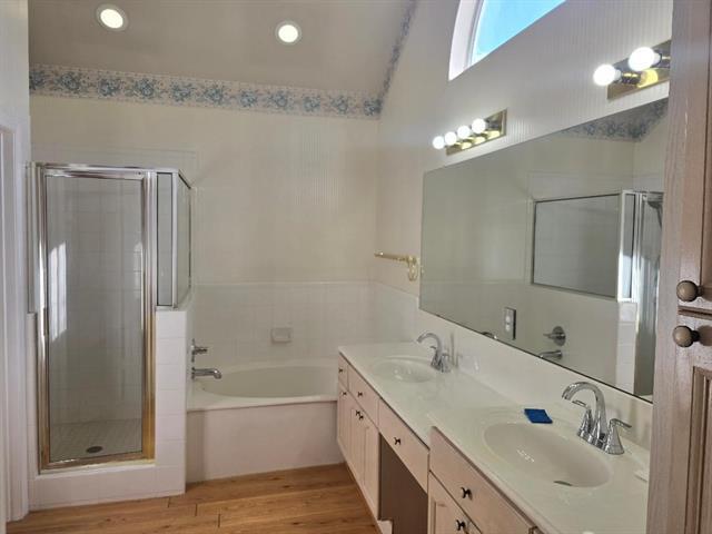 Building Photo - 5940 Rosebud Dr