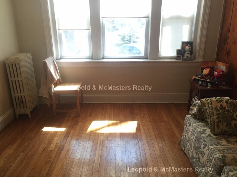 Building Photo - 76 Dunboy St