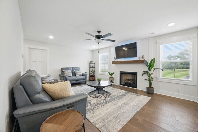 Building Photo - Newer home in Sterlin Acre Farms Waiting t...