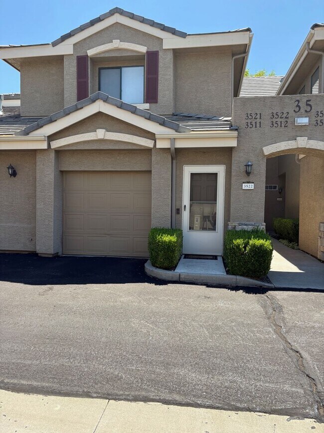 Building Photo - Gated community 2 Bedroom 2 Bath Condo
