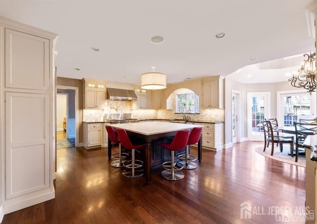 Building Photo - 4 Rebel Run Dr