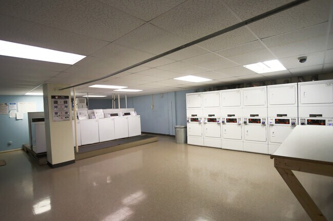 Building Photo - 1800 Jefferson Park Ave