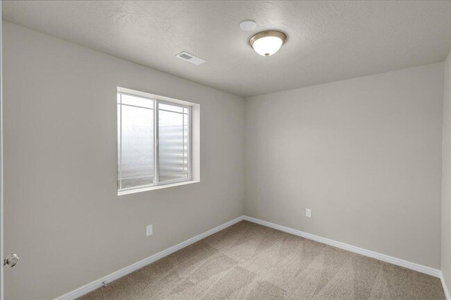 Building Photo - Charming downstairs apartment in Cedar City, Utah: 2-Bedroom 1 Bathroom in Canyon Gate Subdivisio...