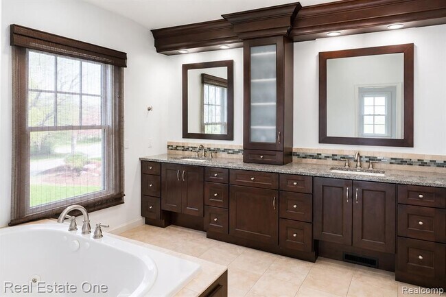 Building Photo - 1141 Sandy Ridge Dr