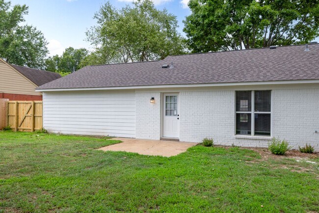 Building Photo - 7124 Brandee Dr