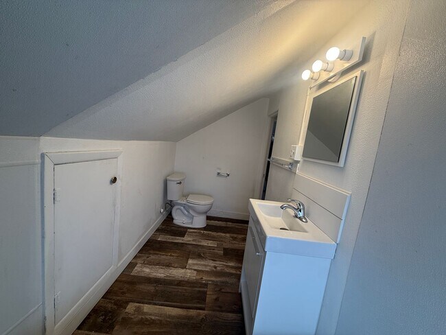 Building Photo - 407 N 12th St