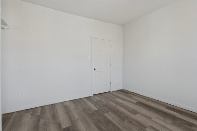 Building Photo - 2350 N Opal St