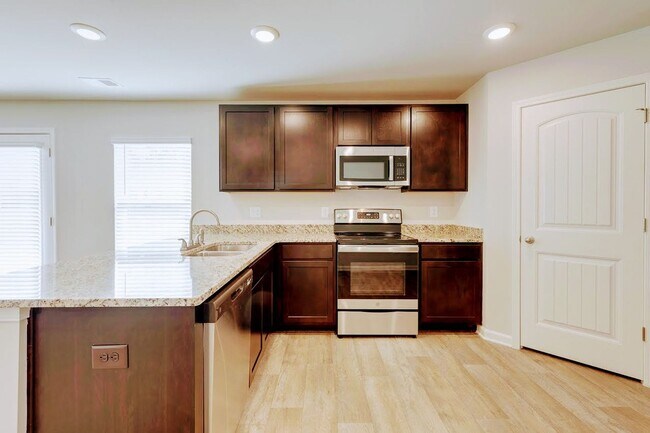 Building Photo - Beautiful Rental Home in Fountain Inn Feat...