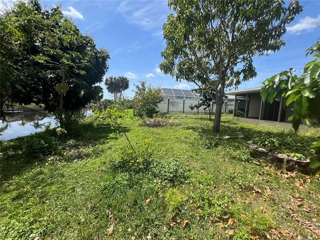 Building Photo - 2372 Abscott St