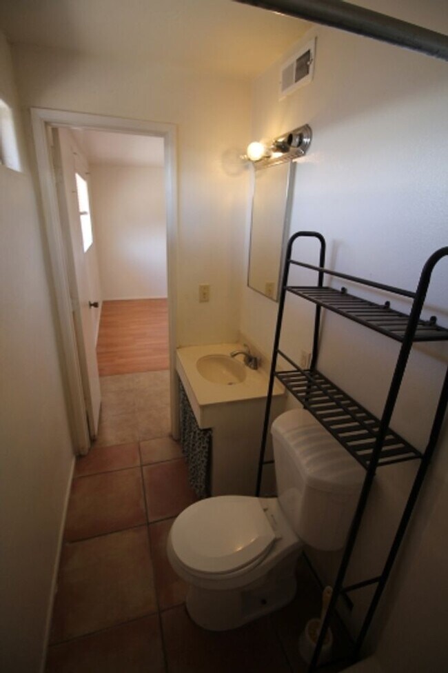 Building Photo - 3 bed 2 bath Mobile Home Available