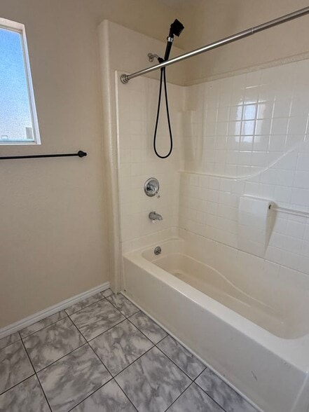 Building Photo - 375 E 137th St