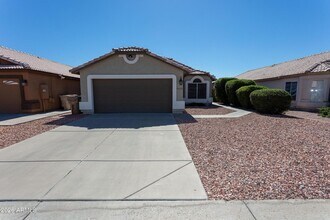 Building Photo - LOVELY SINGLE LEVEL 3 BEDROOM W/DEN 2 BATH PEORIA HOME VERY CLEAN!