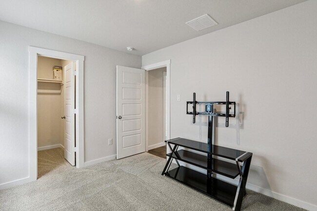 Building Photo - 109 Netherland St