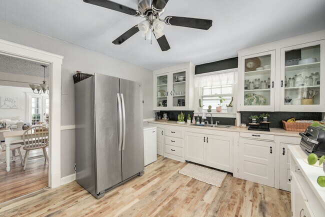 Building Photo - 3977 W 23rd St