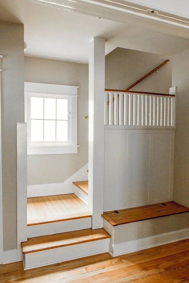 Building Photo - 5Bedroom/2Bath - Close to campus!