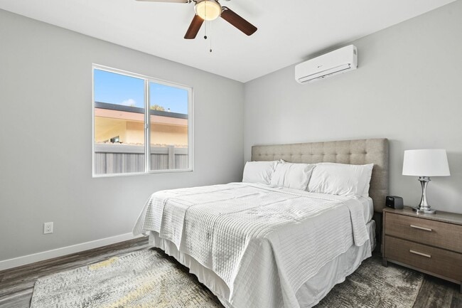 Building Photo - Coastal 3-Bedroom 2-Bathroom House with Hu...