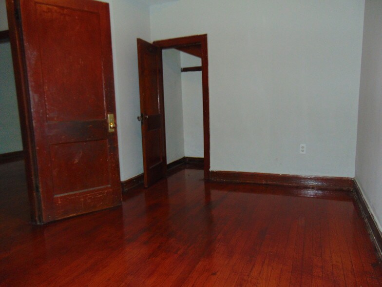 Building Photo - 6729 S Artesian Ave