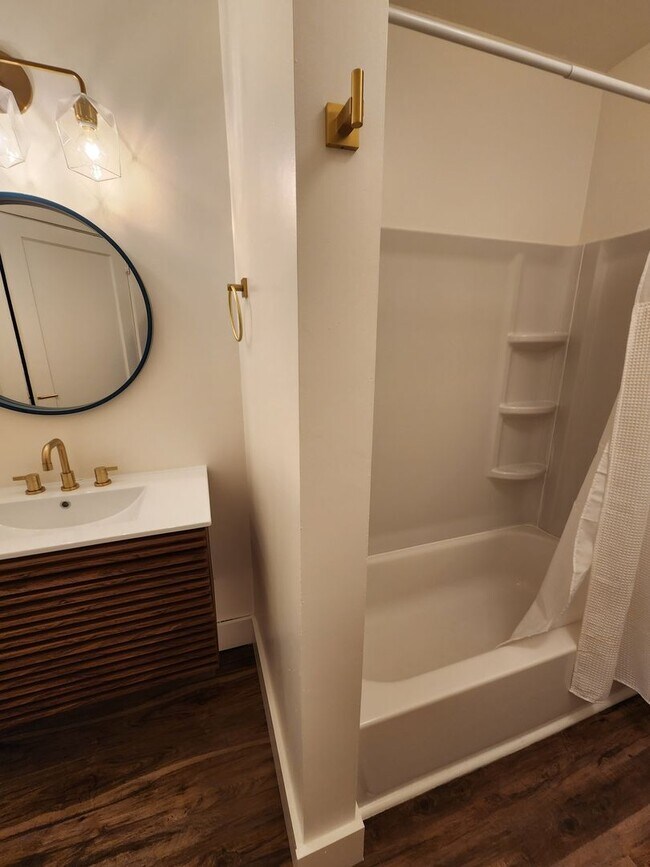 Building Photo - Fairview Bungalow