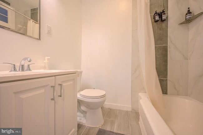 Building Photo - 221 35th St NE