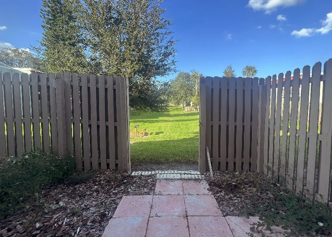 Building Photo - 2836 Somerset Park Dr