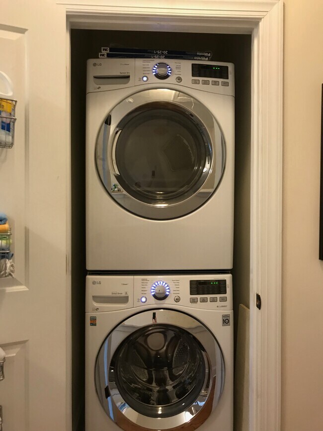 Building Photo - 100 N Laurel Ave