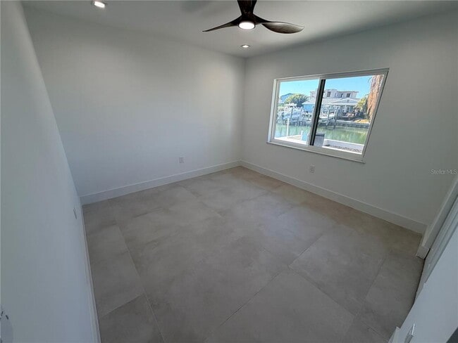 Building Photo - 3918 Doral Dr