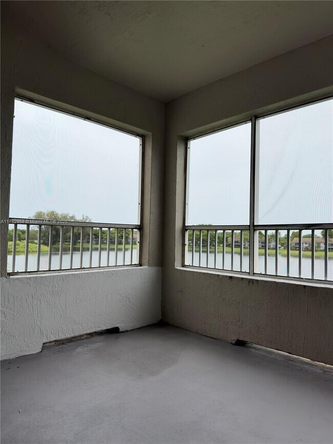 Building Photo - 2880 N Oakland Forest Dr