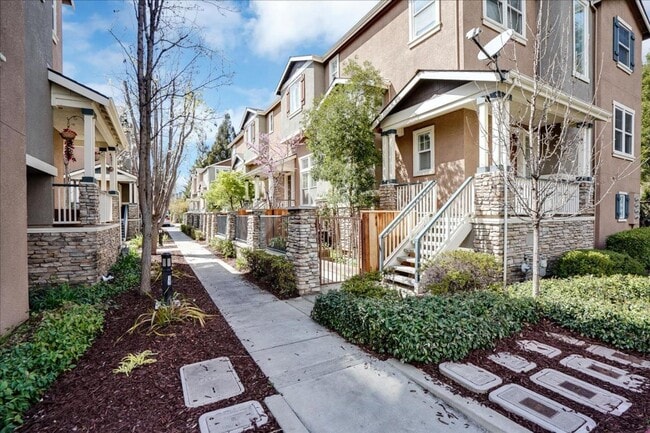 Building Photo - COMING SOON! | $3,700 / 3BR GORGEOUS CENTRAL FREMONT TOWNHOME IN PARKMONT | Photos shown are of a...
