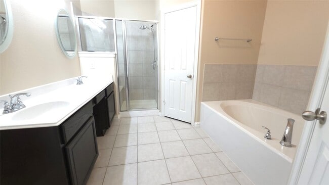 Building Photo - 24503 Lakecrest Bend Dr