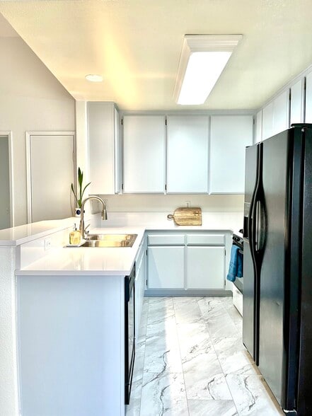 Kitchen - 415 Stoney Point Way