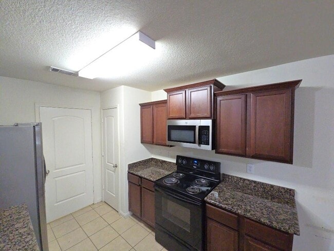 Building Photo - 1615 Pink Stone Dr