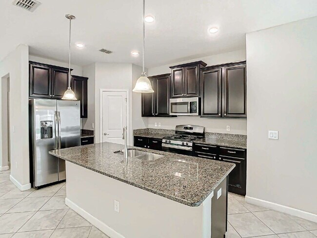 Building Photo - 925 Terra Vista St