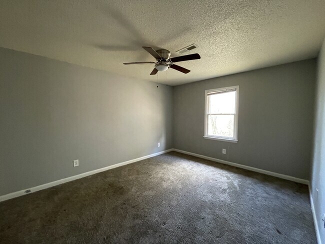 Building Photo - 4514 Bonnell Dr NW